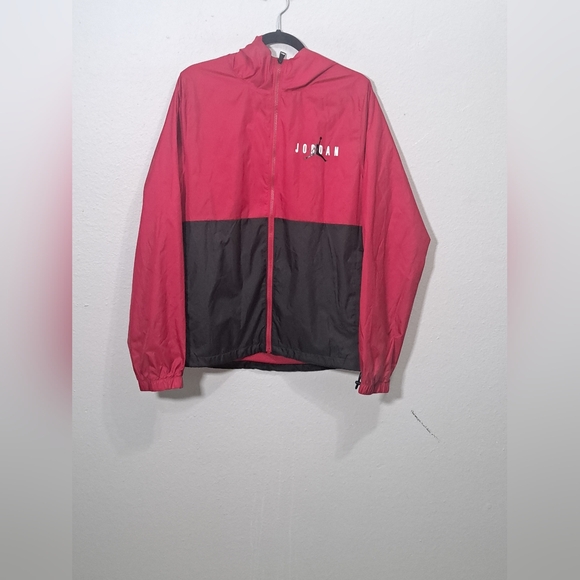 Nike Air Jordan Essentials Woven Men's Jacket in Red and Black, Size M. - Picture 15 of 16